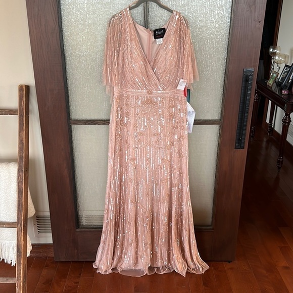 Mac Duggal
Sequin Twist Waist V-Neck Flutter Short Sleeve Sheath Gown Sz 12 NWT - Picture 4 of 13